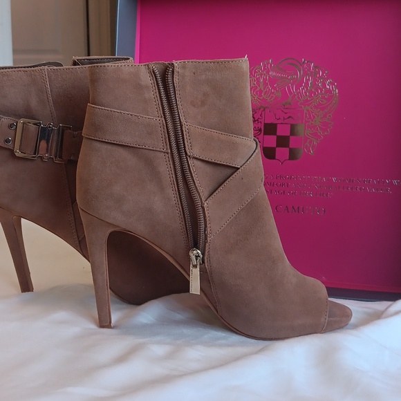 Never Worn Vince Camuto Peek Toe Heels - Picture 2 of 4